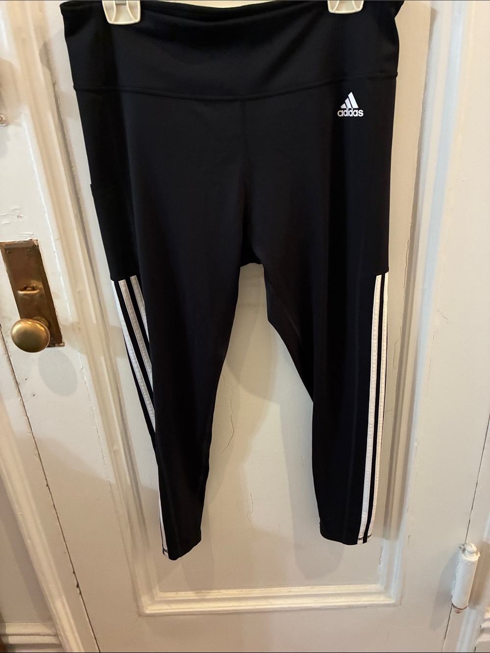 ADIDAS black AEROREADY 3-stripe leggings with a high-rise waist and side pockets